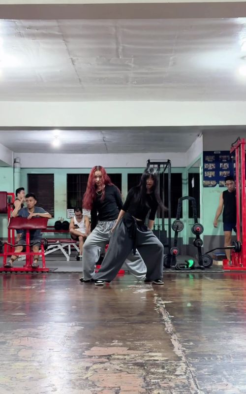 Cover of @jajjangmaki's TikTok video: neon n beyond 💚 @ria #a20lite #neon #dancechallenge #kpop #fyp @ALPHA PH 🇵🇭
