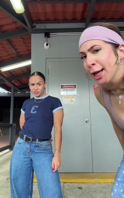 Cover of @labuenaamanda's TikTok video: @andreaa.mendez dame HOMBRO 🔥