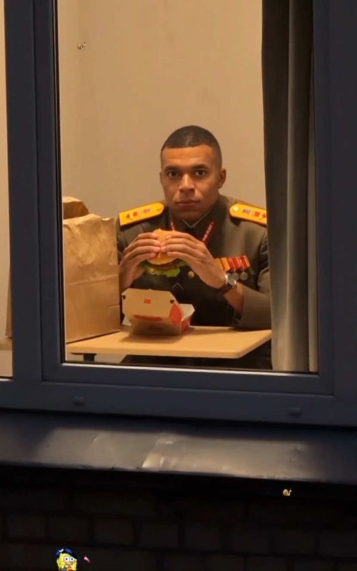Cover of @anhke778's TikTok video: Got caught eating a burger by the window Someone snapped a photo of me secretly eating a burger by the window. burger by window trend got caught eating burger t