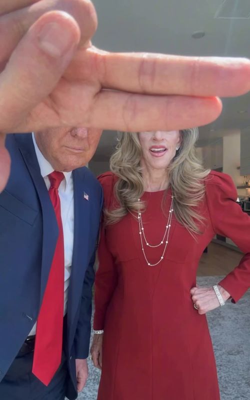 Cover of @lupa_libi_zi's TikTok video: Trump and Susan Dell trending😅 #new #susandell #trump2024 #trans #whitehouse