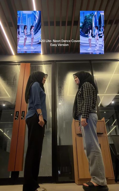 Cover of @aidafi3's TikTok video: akhirnya kaum jompo pada bisa join challenge nya #a20lite #neon #easydance w/@Jasmine | taesan gf🐈‍⬛