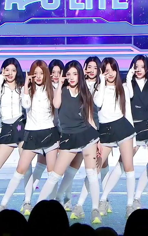 Cover of @jenyyifer's TikTok video: A2O LITE (에이투오 라이트) - NEON _ Show_ MusicCore _ MBC261024방송 #a20lite #neon #kpopsongs #kpopdance #KPop