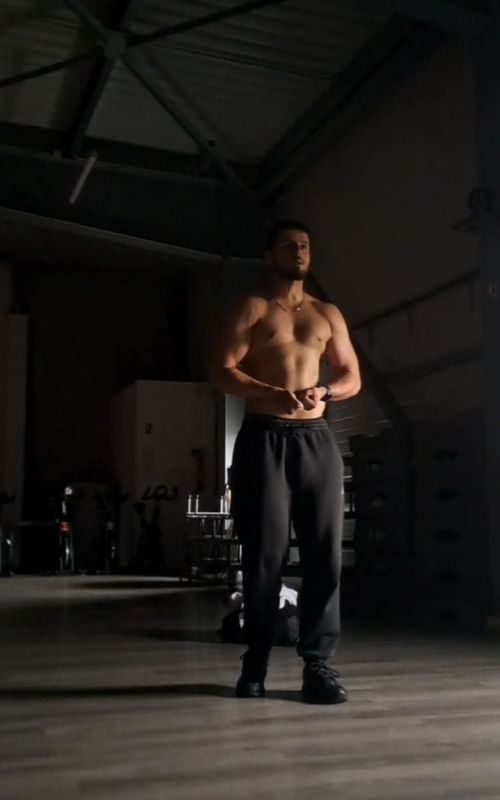 Cover of @bbbaaapppttt's TikTok video: 🦇🦇🦇 #Batman #gymbro #discipline #thedarkknight #edit