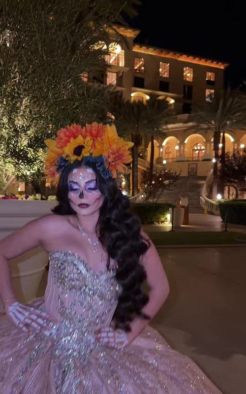 Cover of @luxurychoreograph's TikTok video: La calabaza 🎃🕺 #huapangos #luxuryboys #lv #halloween