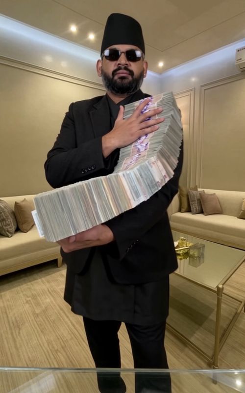 Cover of @solti_edits's TikTok video: Balen sir flexing ☠️🤙 #balen #balenshah #nepal #money #rich